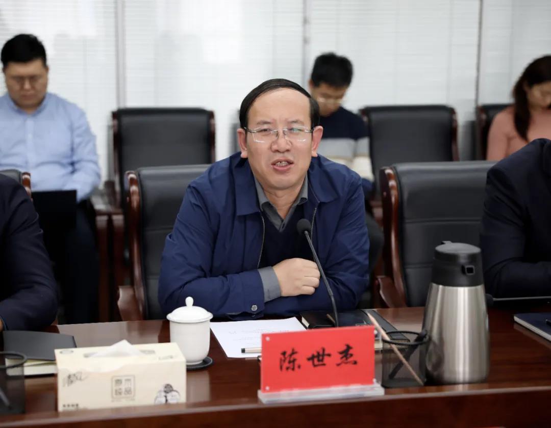 內蒙古環投集團黨委副書記兼總經理陳世杰發表講話